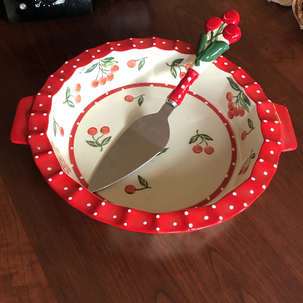 Cherry pie dish with a matching server
